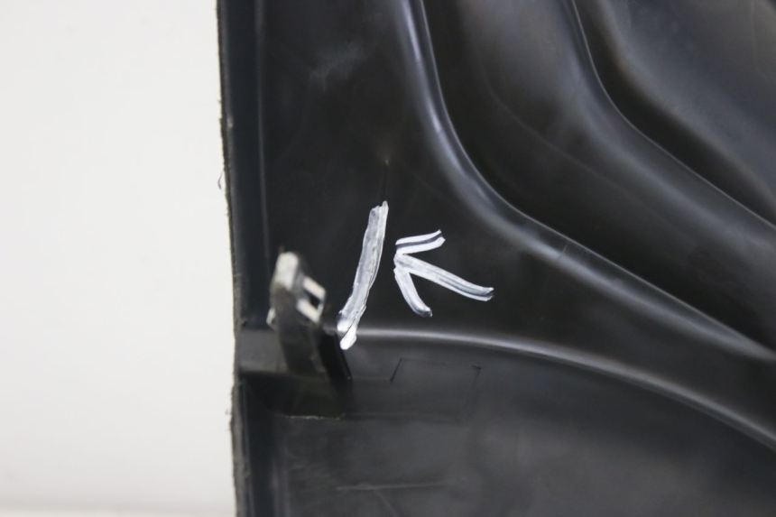 photo de TABLIER INTERIEUR INFERIEUR PIAGGIO FLY 4T 50 (2013 - 2017) - État de surface