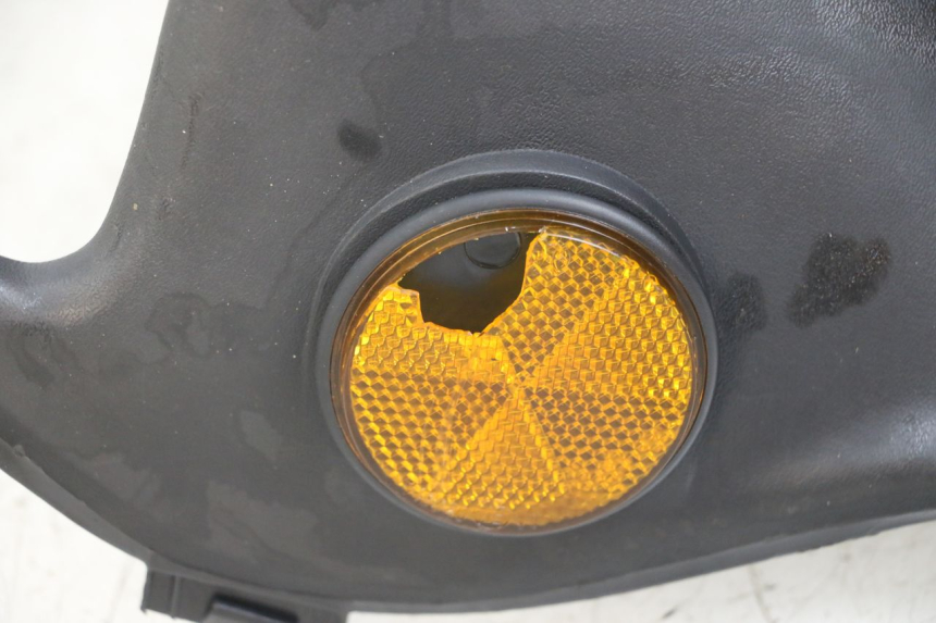 photo de TABLIER INTERIEUR INFERIEUR KEEWAY HURRICANE 50 (2006 - 2019) - Gros plan technique