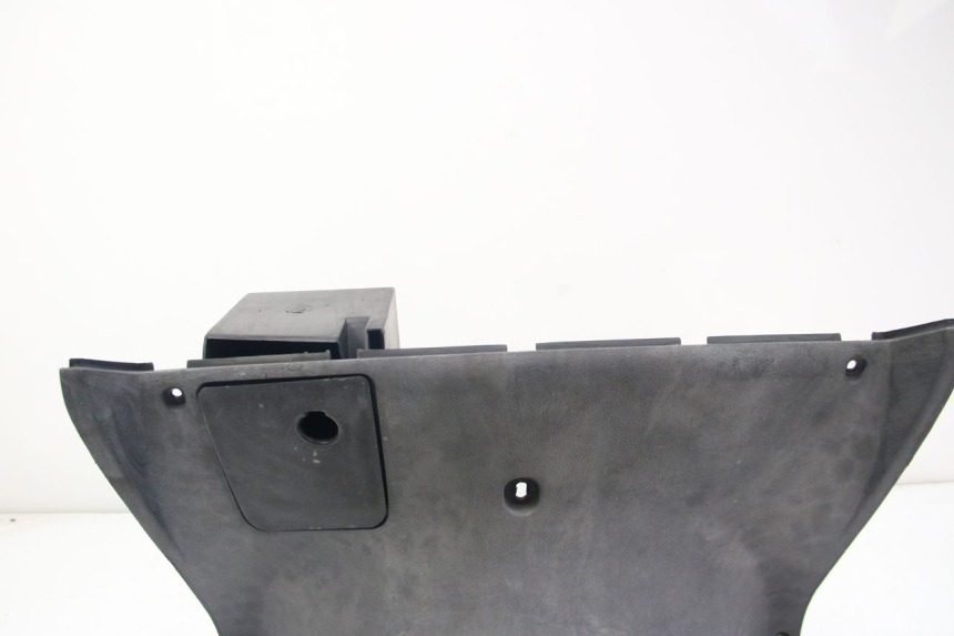 photo de TABLIER INTERIEUR INFERIEUR MBK SKYLINER 125 (1998 - 2001) - Zoom état d’usage