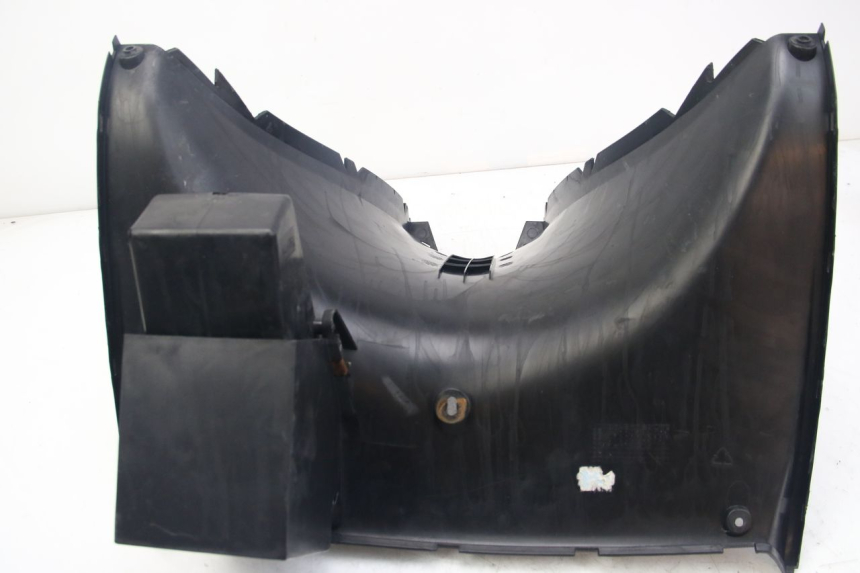 photo de TABLIER INTERIEUR INFERIEUR MBK SKYLINER 125 (1998 - 2001) - Gros plan technique