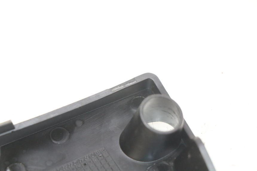 photo de TABLIER INTERIEUR INFERIEUR PIAGGIO VESPA PRIMAVERA 2T 50 (2013 - 2018) - Autre angle de vue