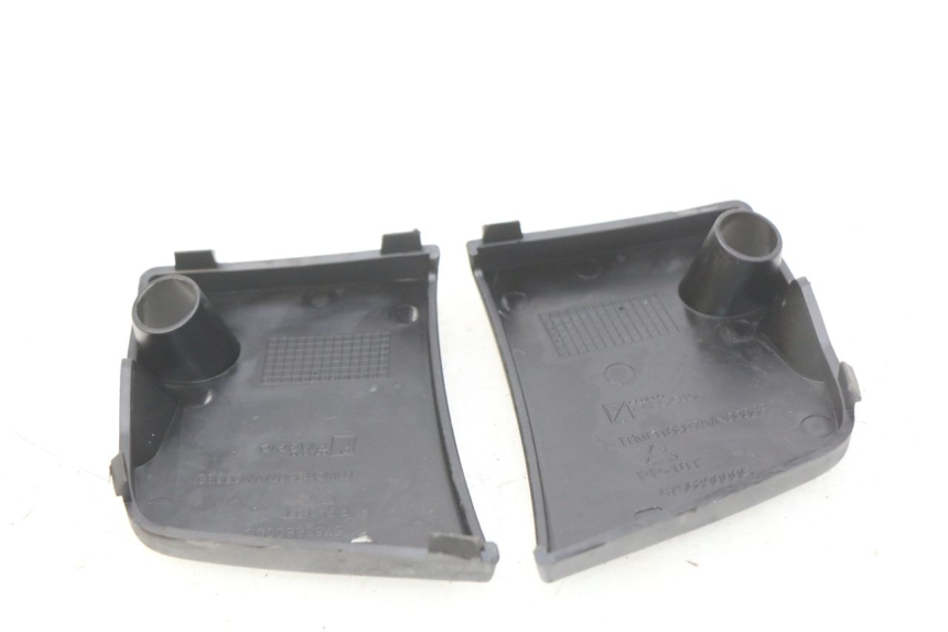 photo de TABLIER INTERIEUR INFERIEUR PIAGGIO VESPA PRIMAVERA 2T 50 (2013 - 2018) - Gros plan technique