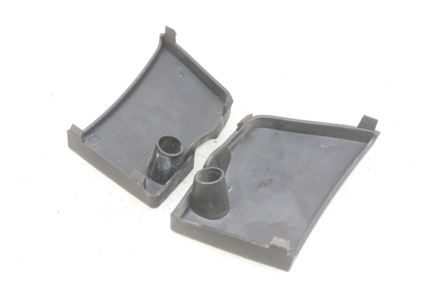 photo de TABLIER INTERIEUR INFERIEUR PIAGGIO VESPA PRIMAVERA 2T 50 (2013 - 2018) - Gros plan technique