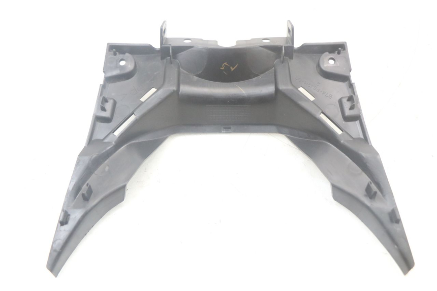 photo de TABLIER INTERIEUR INFERIEUR YAMAHA XMAX X-MAX ABS 125 (2017 - 2020) - Gros plan technique