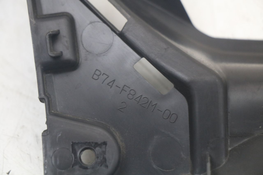 photo de TABLIER INTERIEUR INFERIEUR YAMAHA XMAX X-MAX ABS 125 (2017 - 2020) - Points de fixation