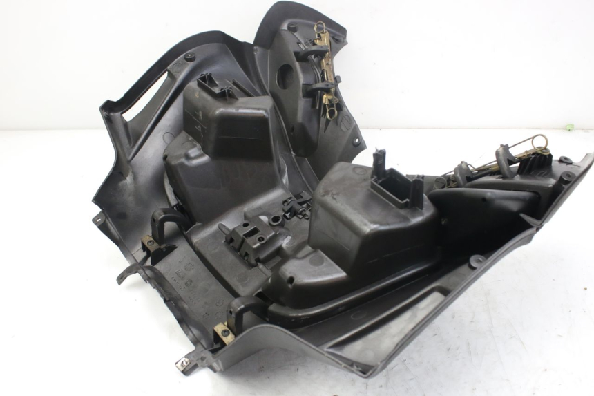 photo de TABLIER INTERIEUR INFERIEUR PIAGGIO X9 EVOLUTION 250 (2003 - 2007) - Vue produit