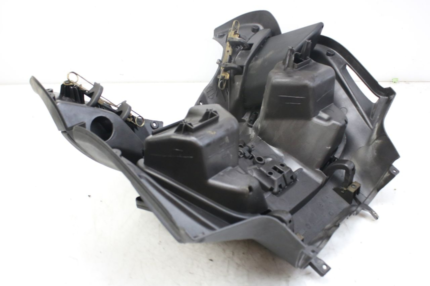 photo de TABLIER INTERIEUR INFERIEUR PIAGGIO X9 EVOLUTION 250 (2003 - 2007) - Photo complémentaire
