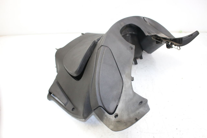 photo de TABLIER INTERIEUR INFERIEUR PIAGGIO X9 EVOLUTION 250 (2003 - 2007) - Autre angle de vue