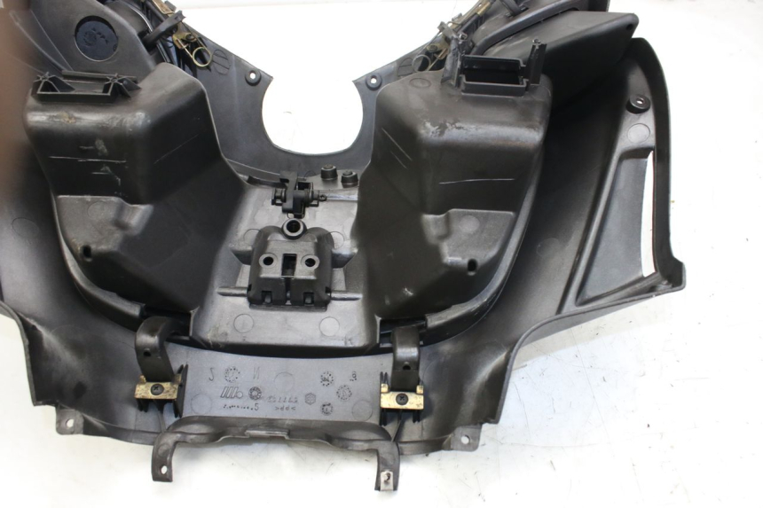photo de TABLIER INTERIEUR INFERIEUR PIAGGIO X9 EVOLUTION 250 (2003 - 2007) - État de surface
