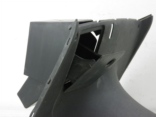 photo de TABLIER INTERIEUR INFERIEUR YAMAHA YP MAJESTY 125 (2002 - 2006) - Vue d’ensemble