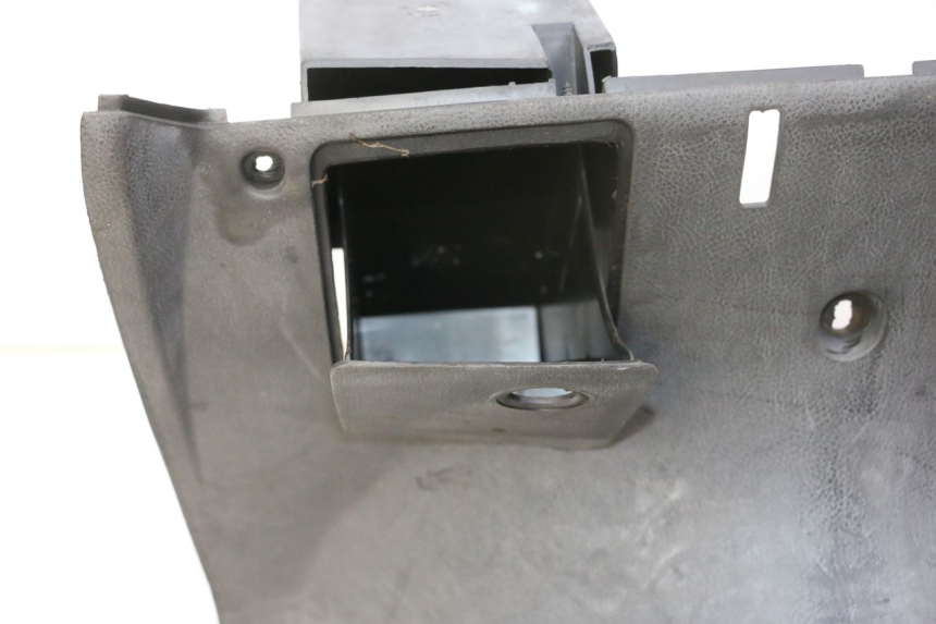 photo de TABLIER INTERIEUR INFERIEUR YAMAHA YP MAJESTY 125 (2007 - 2010) - Détail de la pièce