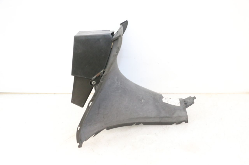 photo de TABLIER INTERIEUR INFERIEUR YAMAHA YP MAJESTY 125 (2007 - 2010) - Autre angle de vue