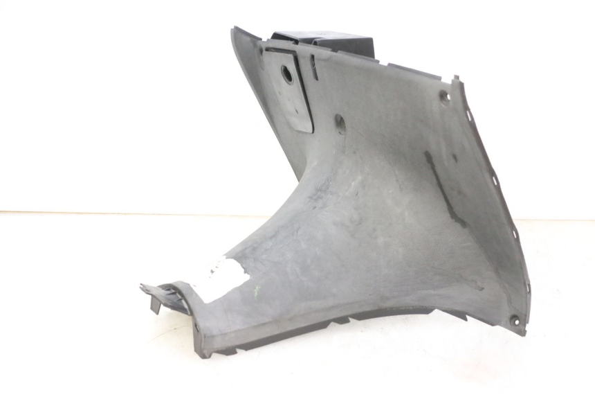 photo de TABLIER INTERIEUR INFERIEUR YAMAHA YP MAJESTY 125 (2007 - 2010) - Points de fixation