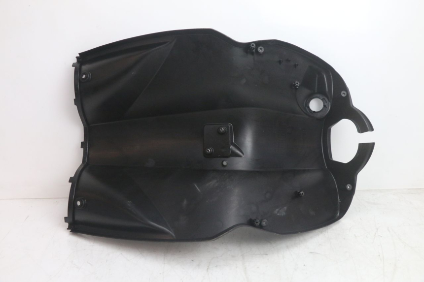 photo de TABLIER INTERIEUR PEUGEOT KISBEE 4T 50 (2018 - 2022) - Gros plan technique