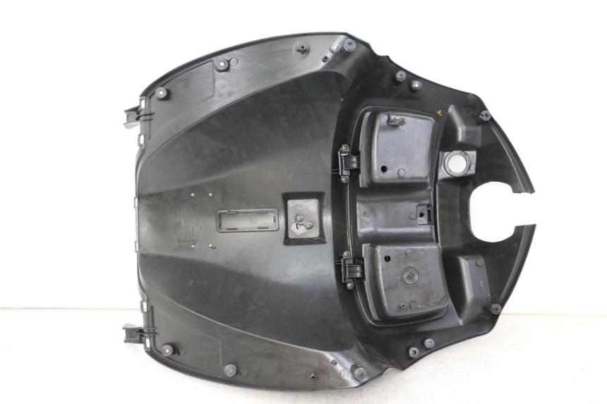 photo de TABLIER INTERIEUR LONGJIA SHARPY 125 (2020 - 2024) - Gros plan technique