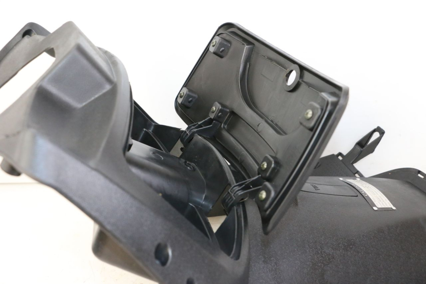 photo de TABLIER INTERIEUR LONGJIA SHARPY 125 (2020 - 2024) - Points de fixation