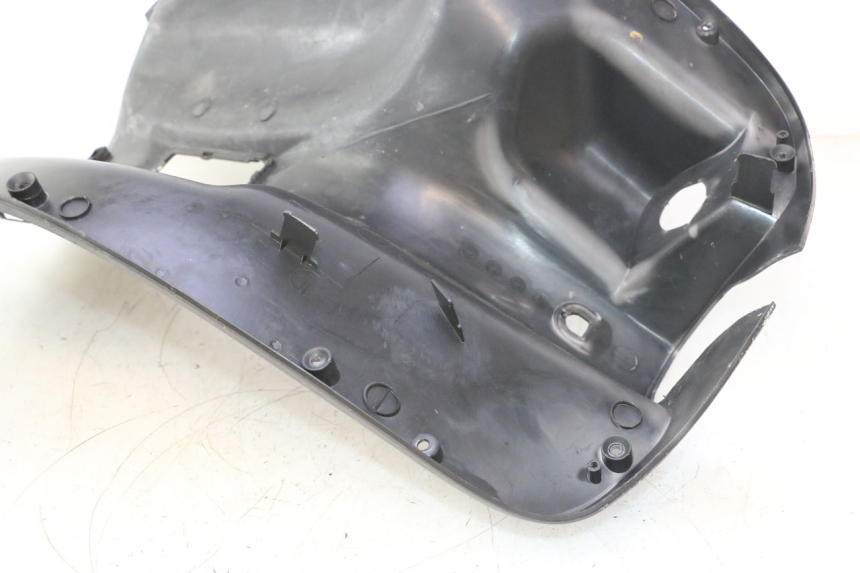 photo de TABLIER INTERIEUR SYM MIO 50 (2005 - 2010) - Gros plan technique