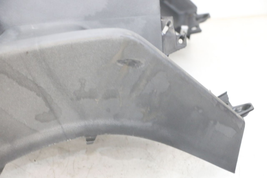 photo de TABLIER INTERIEUR PIAGGIO MP3 RL 250 (2006 - 2010) - Points de fixation