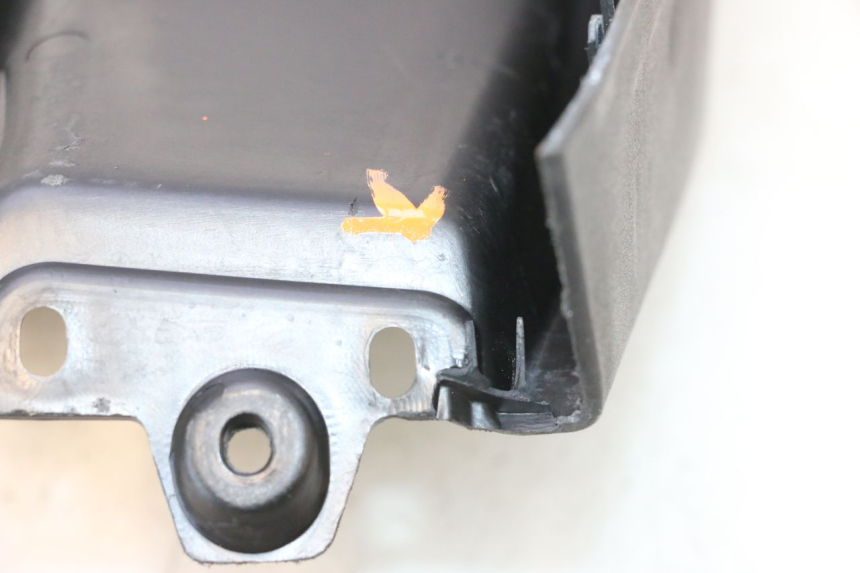 photo de TABLIER INTERIEUR PIAGGIO MP3 RL 250 (2006 - 2010) - Zoom état d’usage