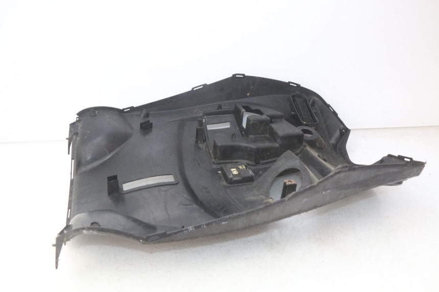 photo de TABLIER INTERIEUR KYMCO PEOPLE 250 (2004 - 2008) - Détails caractéristiques