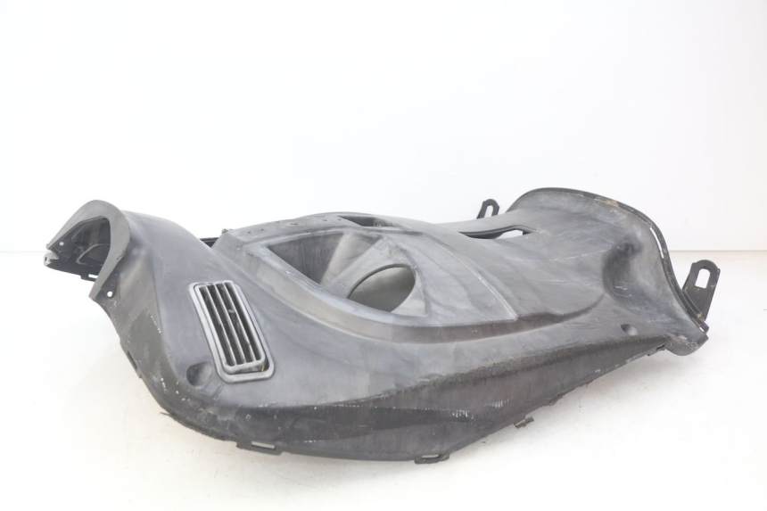 photo de TABLIER INTERIEUR KYMCO PEOPLE 250 (2004 - 2008) - Gros plan technique