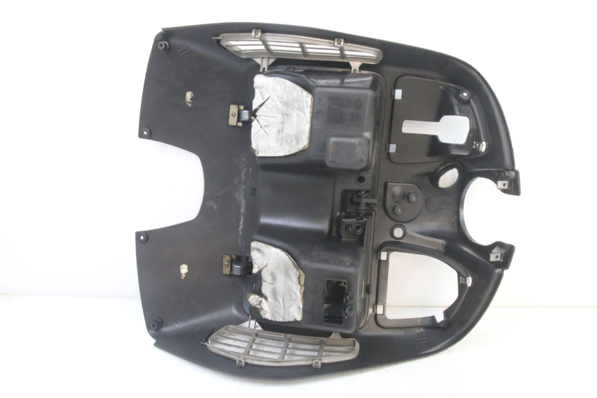 photo de TABLIER INTERIEUR PIAGGIO VESPA GRANTURISMO 125 (2003 - 2007) - Zoom composants