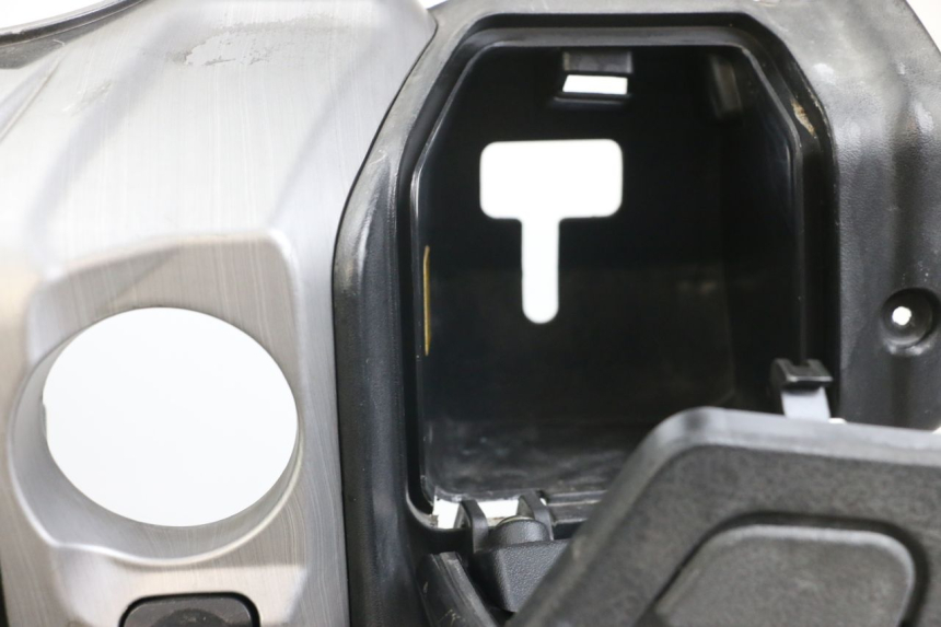 photo de TABLIER INTERIEUR DAELIM S3 125 (2010 - 2017) - Vue rapprochée