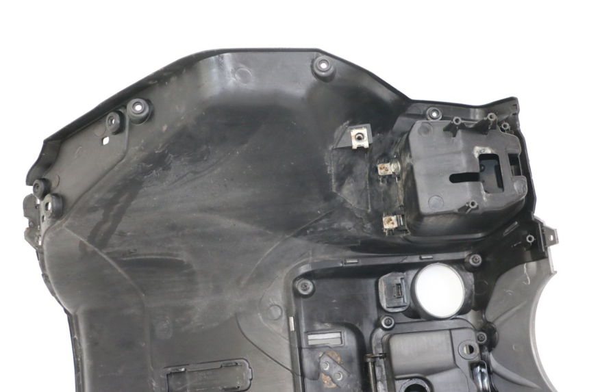 photo de TABLIER INTERIEUR DAELIM S3 125 (2010 - 2017) - Zoom état d’usage