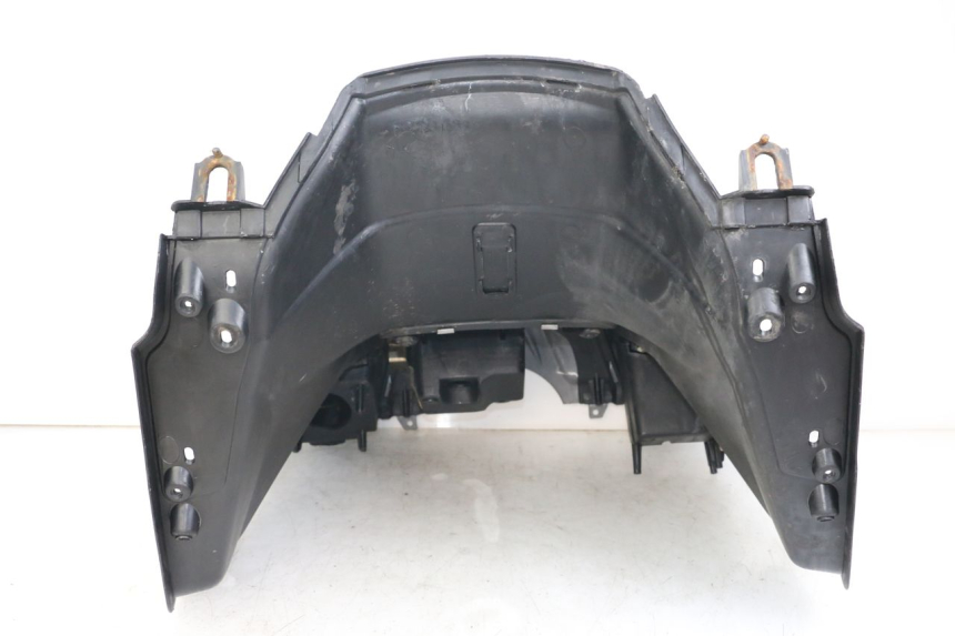 photo de TABLIER INTERIEUR DAELIM S3 125 (2010 - 2017) - Gros plan technique