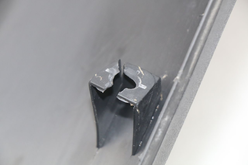 photo de TABLIER INTERIEUR DAELIM S4 50 (2010 - 2015) - Points de fixation