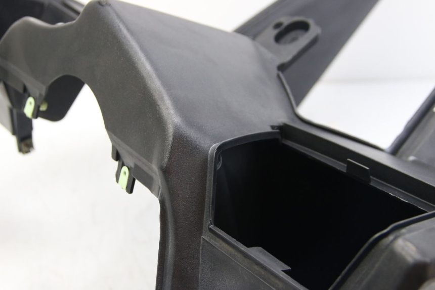 photo de TABLIER INTERIEUR PEUGEOT SATELIS 125 (2006 - 2009) - Zoom composants