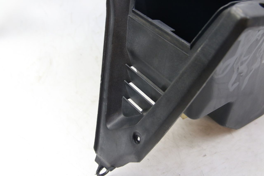 photo de TABLIER INTERIEUR PEUGEOT SATELIS 125 (2006 - 2009) - Vue rapprochée