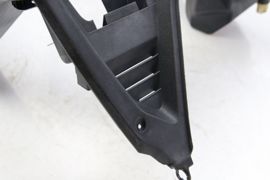 photo de TABLIER INTERIEUR PEUGEOT SATELIS 125 (2006 - 2009) - Aperçu profil