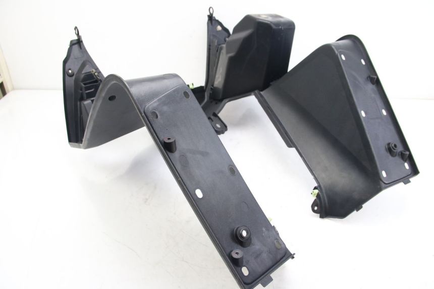 photo de TABLIER INTERIEUR PEUGEOT SATELIS 125 (2006 - 2009) - Points de fixation