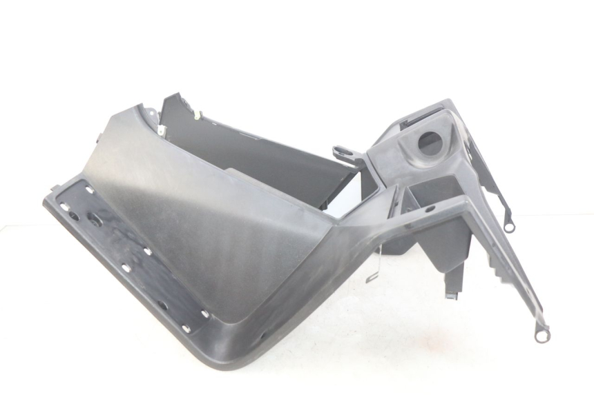 photo de TABLIER INTERIEUR PEUGEOT SATELIS 125 (2010 - 2012) - Gros plan technique