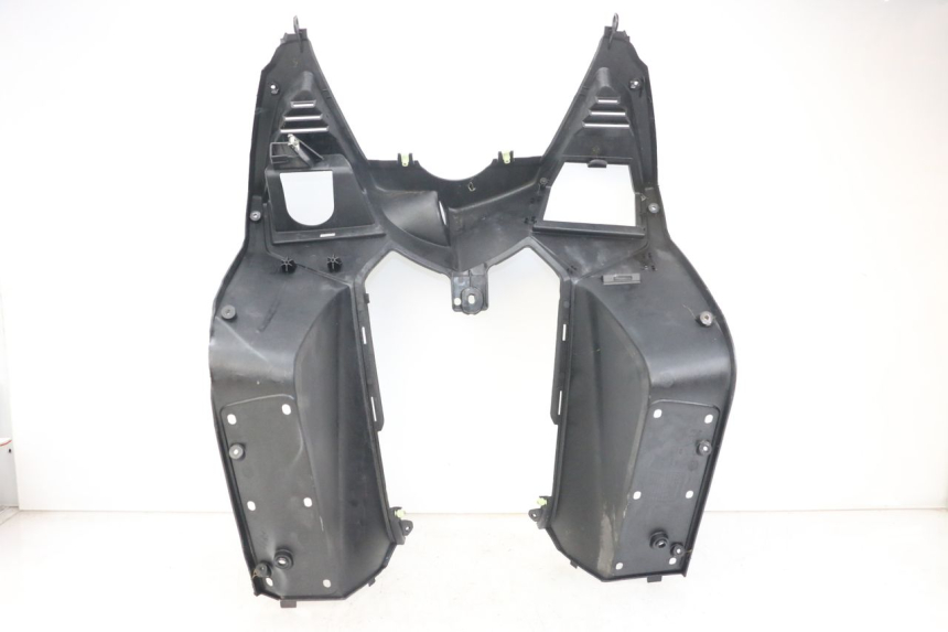 photo de TABLIER INTERIEUR PEUGEOT SATELIS 125 (2006 - 2009) - Gros plan technique