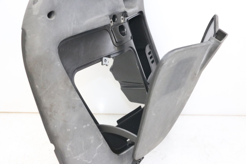photo de TABLIER INTERIEUR APRILIA SCARABEO GT 125 (1999 - 2007) - Zoom état d’usage