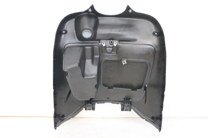 photo de TABLIER INTERIEUR APRILIA SCARABEO GT 125 (1999 - 2007) - Autre angle de vue