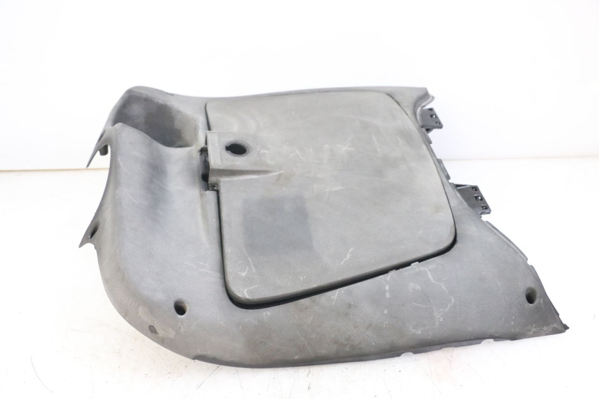 photo de TABLIER INTERIEUR APRILIA SCARABEO GT 125 (1999 - 2007) - Points de fixation