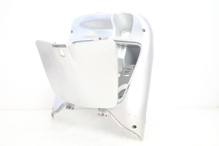 photo de TABLIER INTERIEUR APRILIA SCARABEO GT 125 (1999 - 2007) - Détail de la pièce