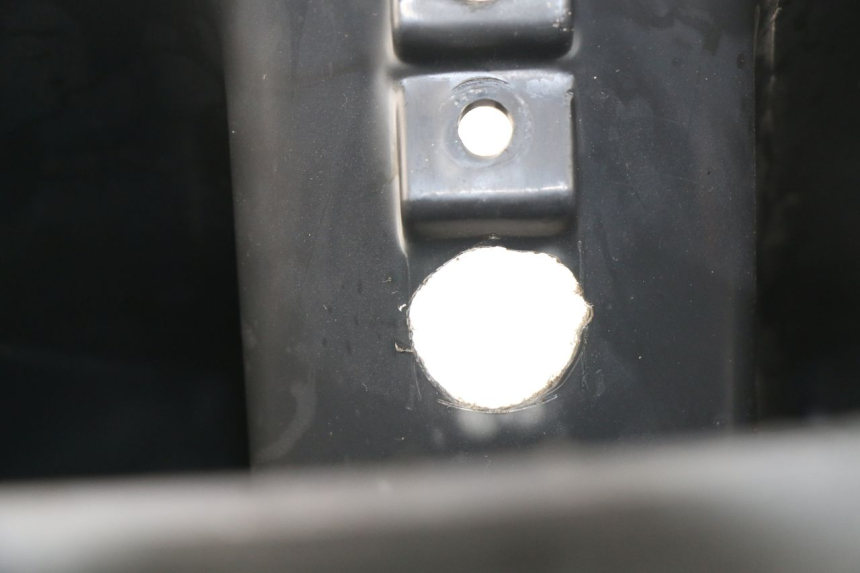 photo de TABLIER INTERIEUR HONDA SJ BALI 50 (1996 - 1999) - Détail de la pièce