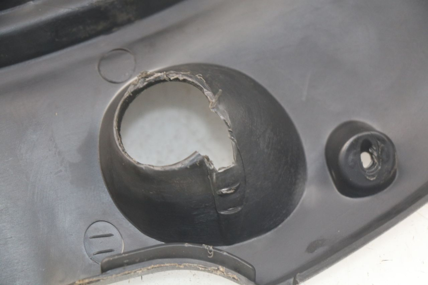 photo de TABLIER INTERIEUR HONDA SJ BALI 50 (1996 - 1999) - Autre angle de vue