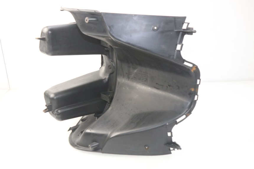 photo de TABLIER INTERIEUR HONDA SJ BALI 50 (1996 - 1999) - Gros plan technique