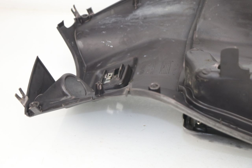 photo de TABLIER INTERIEUR APRILIA SPORT CITY SPORTCITY 125 (2005 - 2008) - Marquages et références