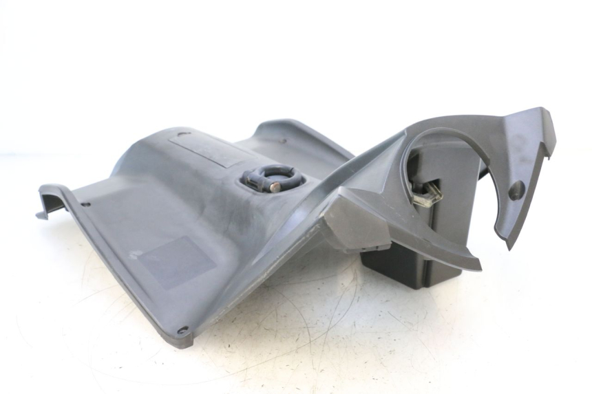 photo de TABLIER INTERIEUR APRILIA SR MOTARD 50 (2012 - 2018) - Zoom état d’usage