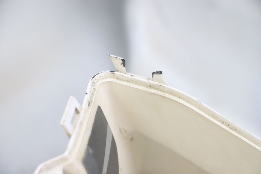 photo de TABLIER INTERIEUR MBK STUNT NAKED 50 (2004 - 2018) - Gros plan technique