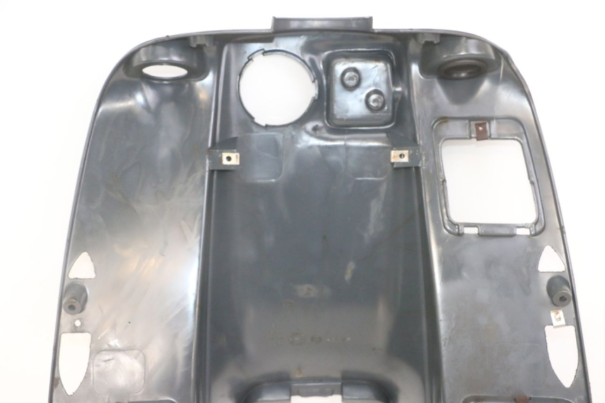 photo de TABLIER INTERIEUR PIAGGIO SUPER LX 125 (2000 - 2003) - État de surface