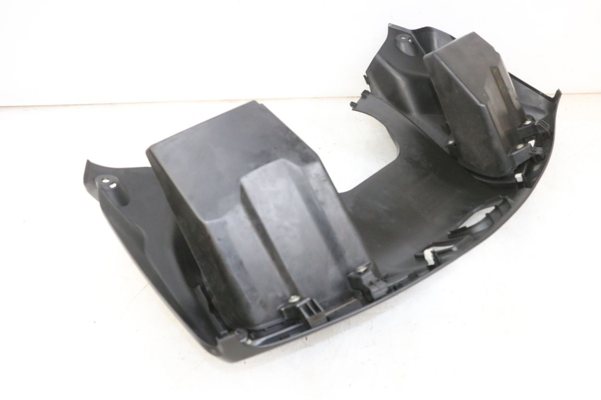 photo de TABLIER INTERIEUR SUPERIEUR SUZUKI BURGMAN 650 (2013 - 2020) - Détail de la pièce