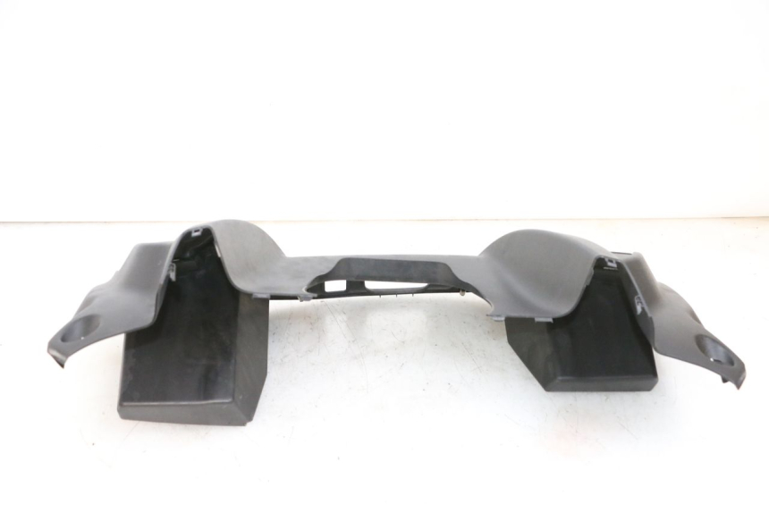 photo de TABLIER INTERIEUR SUPERIEUR SUZUKI BURGMAN 650 (2013 - 2020) - Points de fixation