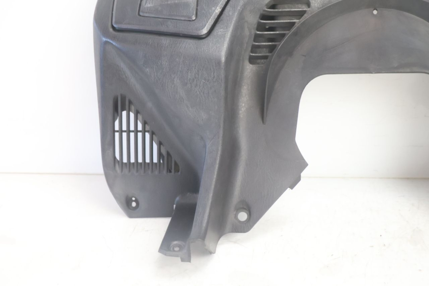 photo de TABLIER INTERIEUR SUPERIEUR SUZUKI BURGMAN EXECUTIVE ABS 650 (2006 - 2012) - Zoom état d’usage